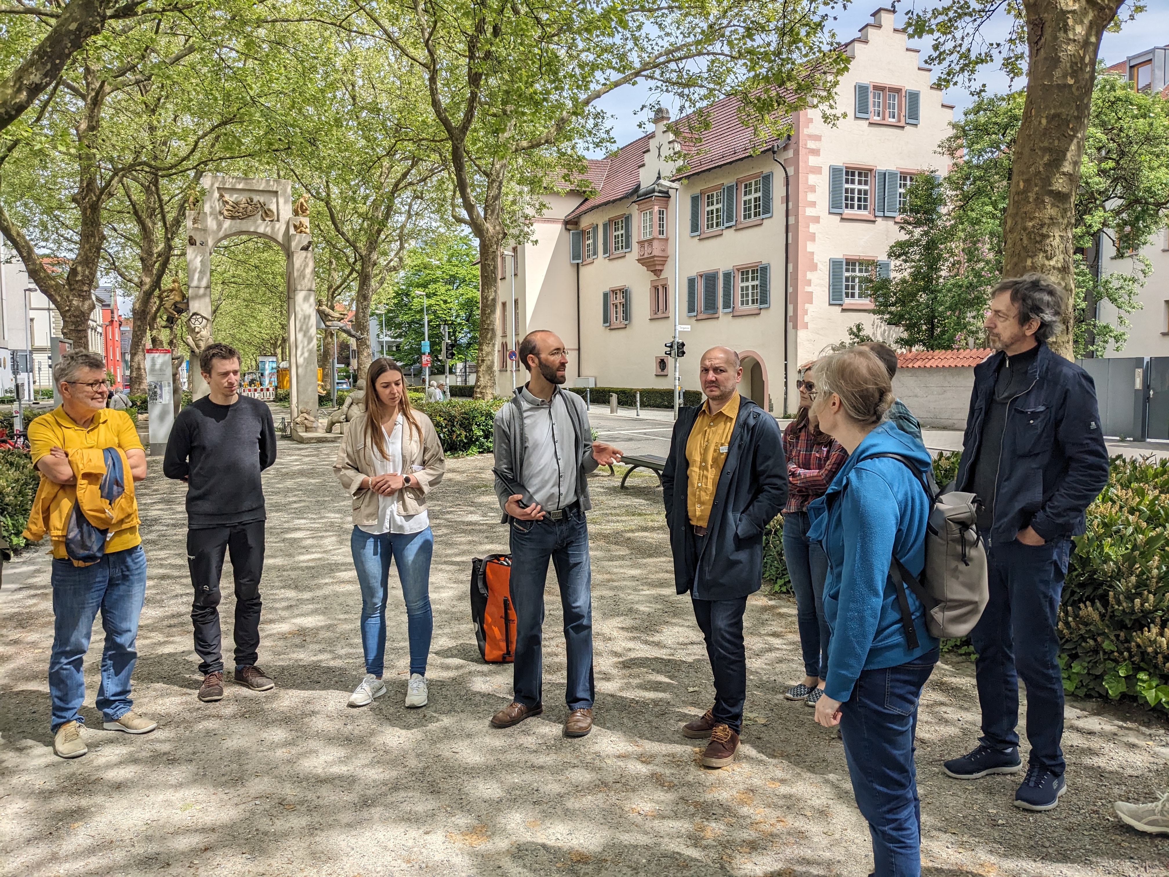 Gruppe auf der Laube, Vortrag Gregor Gaffga