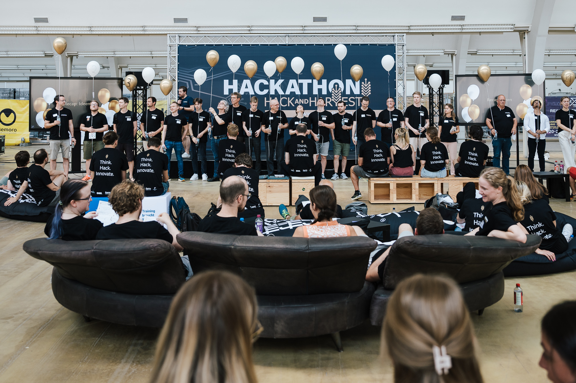 Gruppenfoto HACK and HARVEST Hackathon