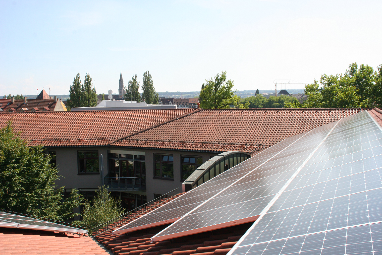 Solaranlage auf dem Dach des Konstanzer Landratsamts